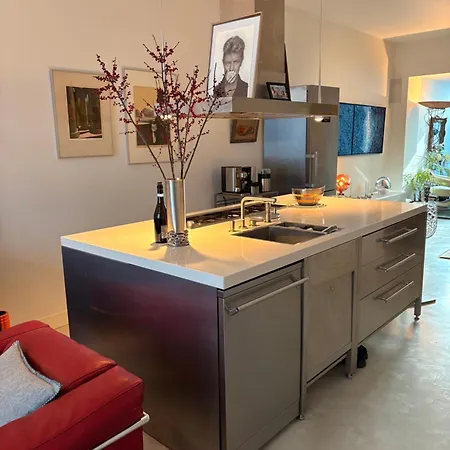 Quartier Museum Center *