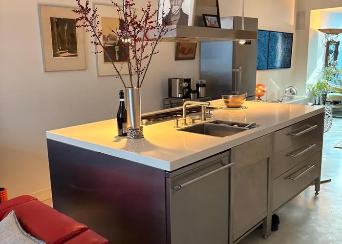 Quartier Museum Center *